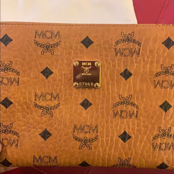 MCM Hand Tote - Picture 2 of 5